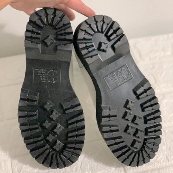 BRAND NEW CONDITION DR MARTENS 2976 QUAD SMOOTH PLATFORM BOOT | THICK SOLE |LOOP - Picture 5 of 8